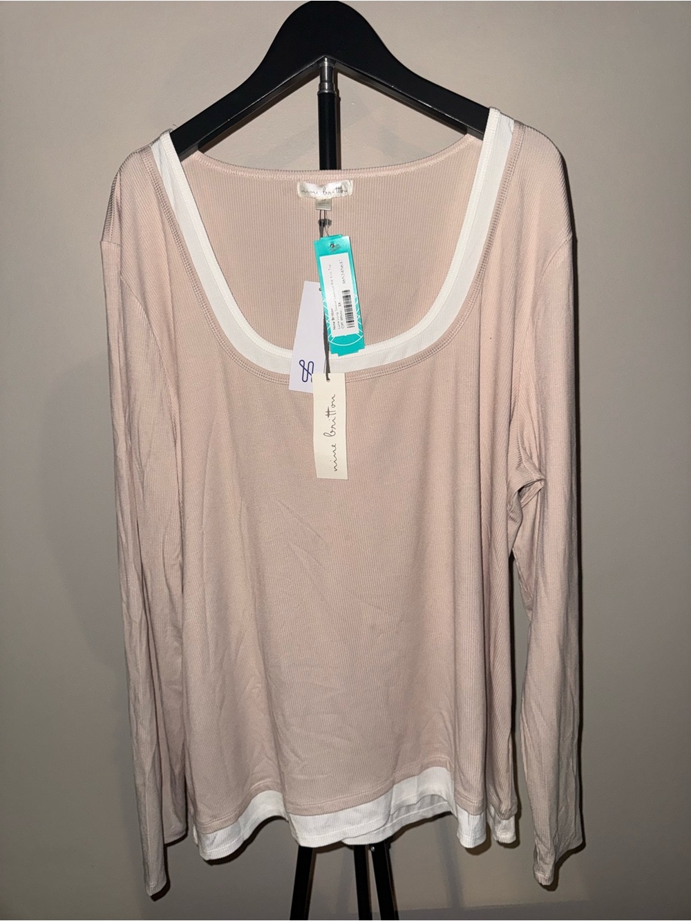 nine britton Long Sleeve Scoop Neck Top in Blush with White Trim